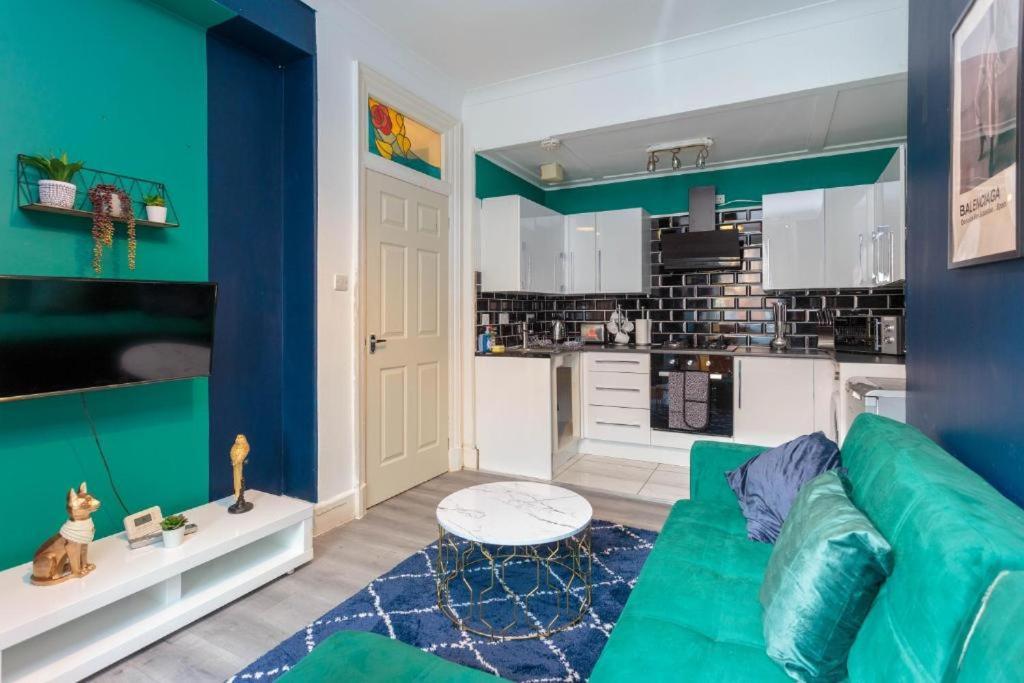 Beautiful Boutique Edinburgh Abode - Sleeps 4 Apartment Luaran gambar