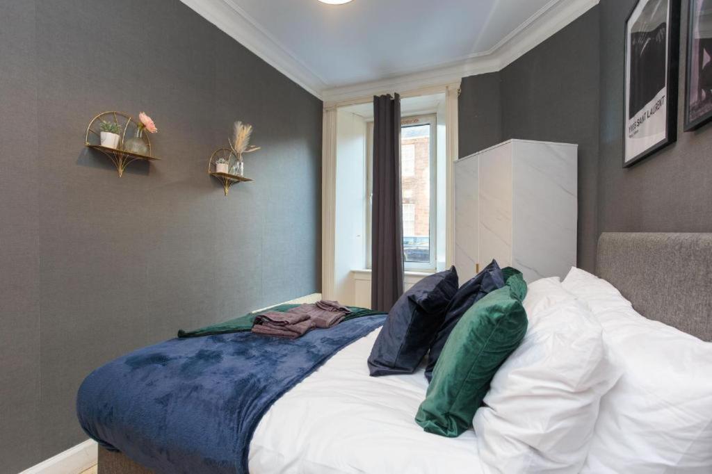 Beautiful Boutique Edinburgh Abode - Sleeps 4 Apartment Luaran gambar