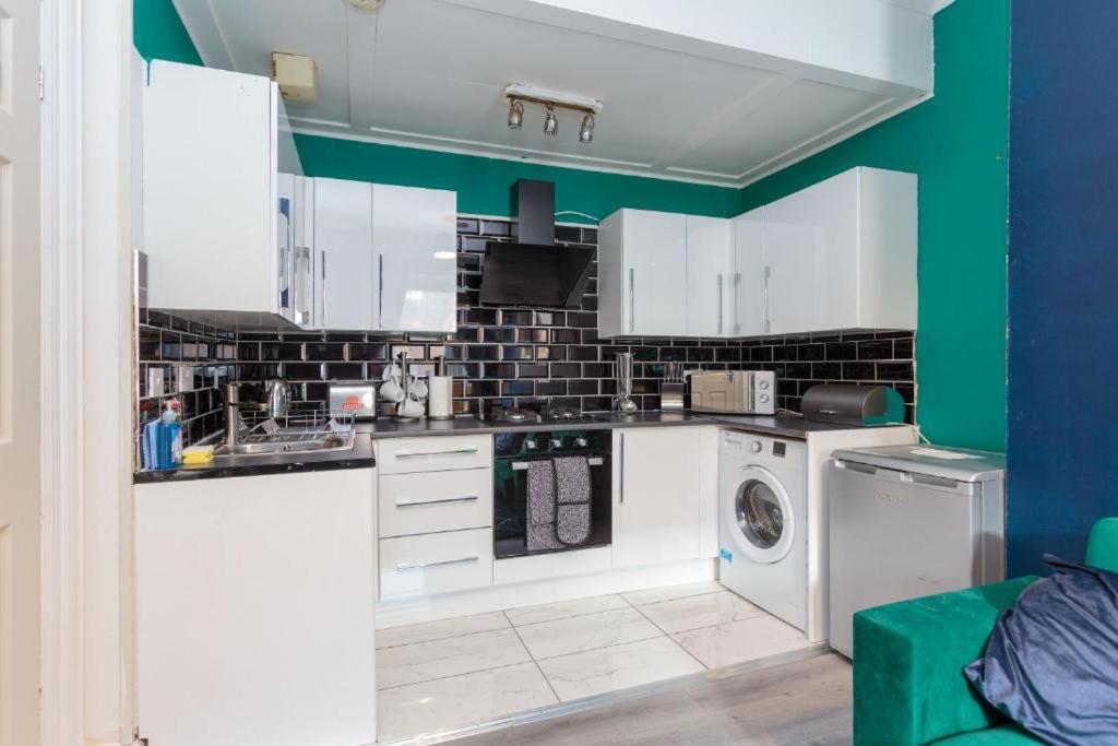 Beautiful Boutique Edinburgh Abode - Sleeps 4 Apartment Luaran gambar