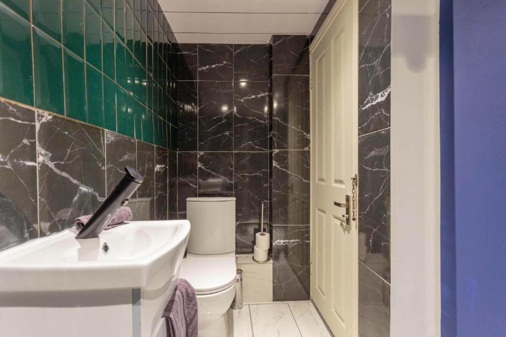 Beautiful Boutique Edinburgh Abode - Sleeps 4 Apartment Luaran gambar